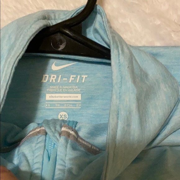 NIKE || Light Blue Dri-Fit - Picture 4 of 5